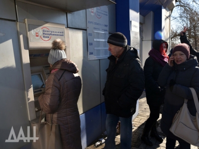 Центробанк ДНР ограничил выдачу наличных денег