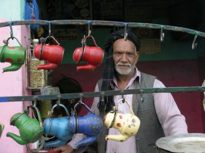 Пакистанцам посоветовали пить меньше чая, поскольку страна борется с экономическим кризисом